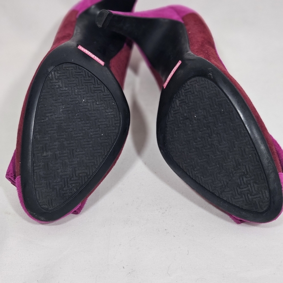 Isaac Mizrahi Fuchsia-Red Cute Pumps - Picture 8 of 8